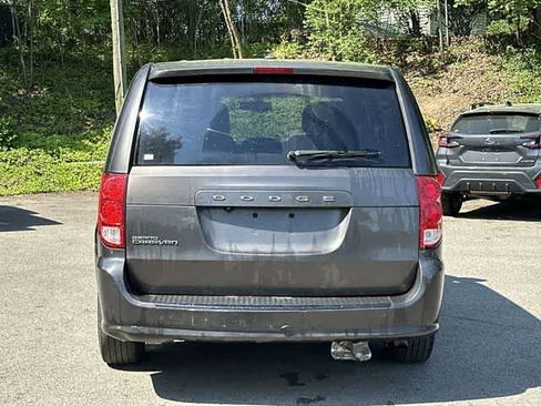 Used 2017 Dodge Grand Caravan SE FWD image 4