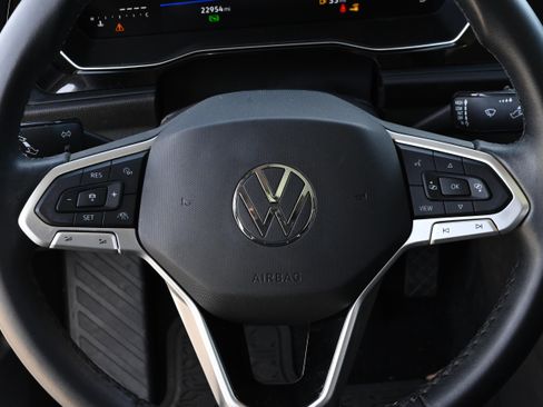 Used 2023 Volkswagen Jetta SE w/ Panoramic Sunroof Package image 31