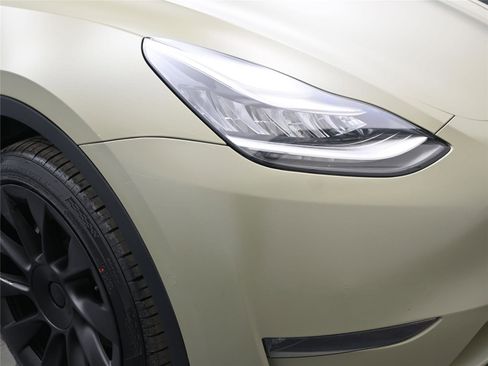 Used 2021 Tesla Model Y Long Range image 16