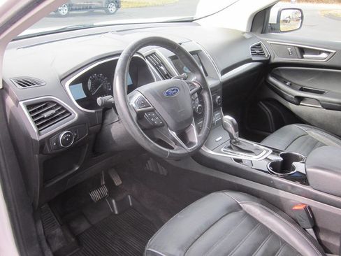 Used 2017 Ford Edge SEL w/ Equipment Group 201A image 9