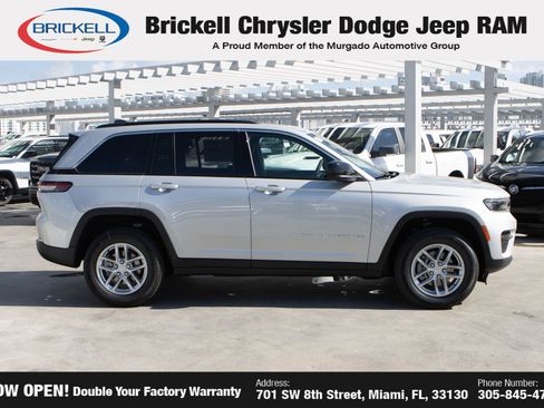 New 2025 Jeep Grand Cherokee Laredo image 4