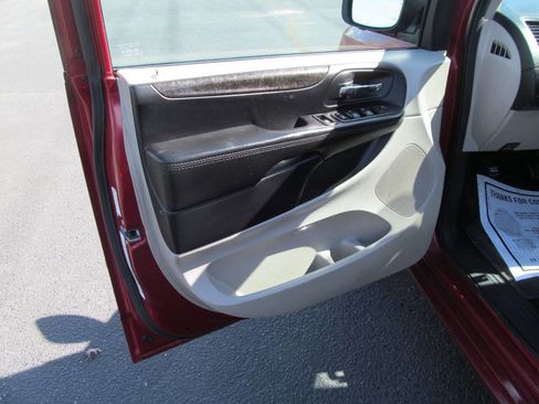 Used 2014 Dodge Grand Caravan SXT image 7