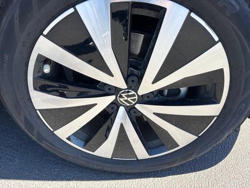Used 2022 Volkswagen Taos SE FWD image 9