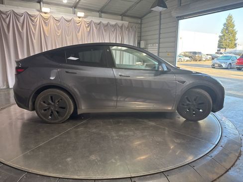 Used 2023 Tesla Model Y Long Range image 4