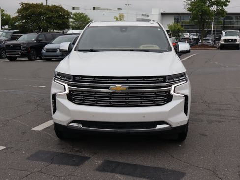 Used 2021 Chevrolet Tahoe Premier w/ Premium Package RWD image 3