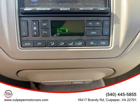 Used 2004 Lincoln Town Car Signature RWD image 21