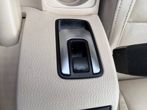 Used 2013 Volkswagen Eos Lux FWD image 26