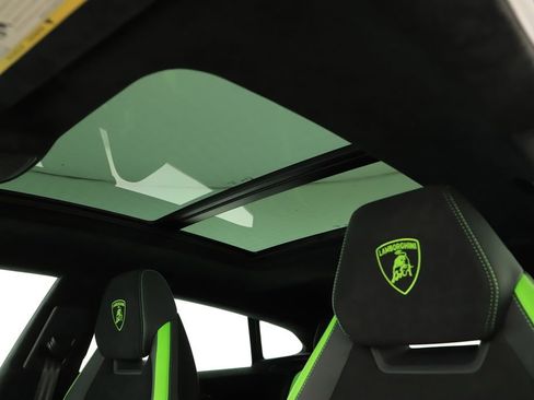 Used 2023 Lamborghini Urus Performante AWD/4WD image 26
