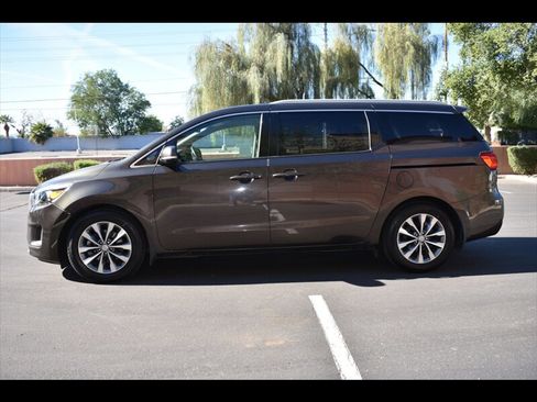 Used 2016 Kia Sedona SX image 4