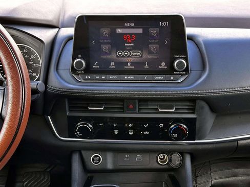 Used 2023 Nissan Rogue S image 19