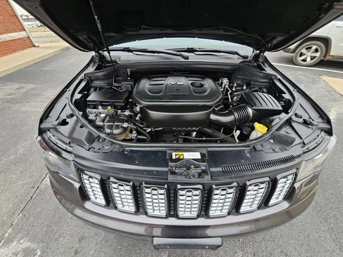 Used 2017 Jeep Grand Cherokee Altitude image 27