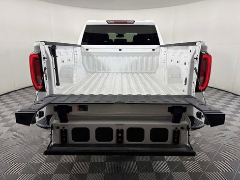 Used 2025 GMC Sierra 1500 SLT AWD/4WD image 16