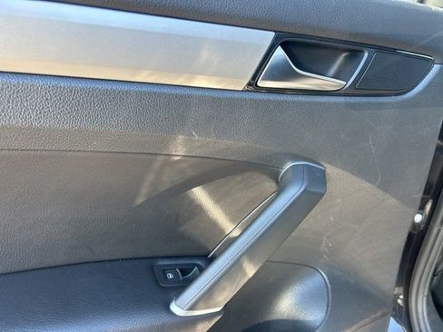 Used 2022 Volkswagen Passat 2.0T SE image 18