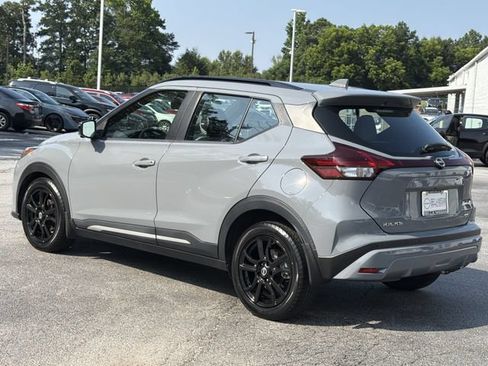 Used 2022 Nissan Kicks SR w/ Premium Package FWD image 3