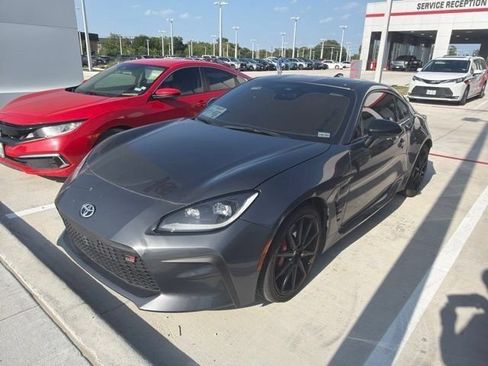 Used 2025 Toyota GR86 Premium w/ Performance Package RWD image 3