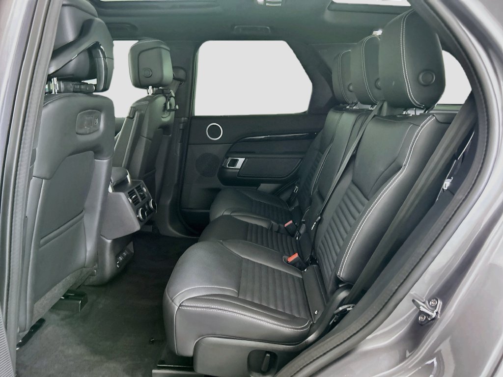 Certified 2025 Land Rover Discovery S AWD/4WD image 20
