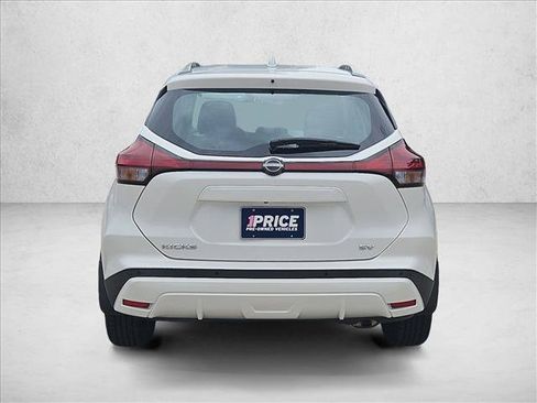 Used 2022 Nissan Kicks SV FWD image 6