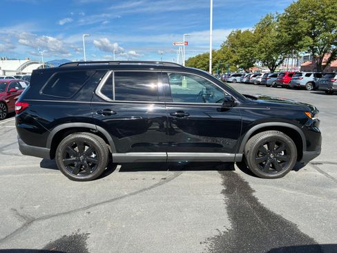 Used 2025 Honda Pilot Black Edition image 2