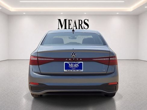 Used 2025 Volkswagen Jetta SE FWD image 4