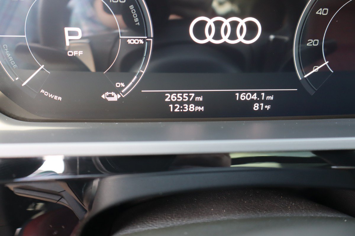 Used 2024 Audi SQ8 e-tron Prestige w/ Prestige Package AWD/4WD image 11