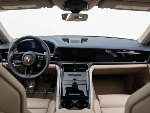 Certified 2025 Porsche Panamera 4 image 11
