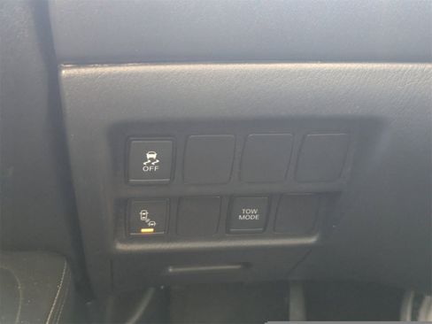 Used 2020 Nissan Pathfinder SV image 27