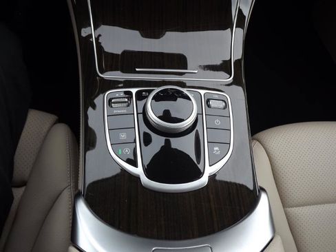 Used 2018 Mercedes-Benz GLC 300 4MATIC image 23