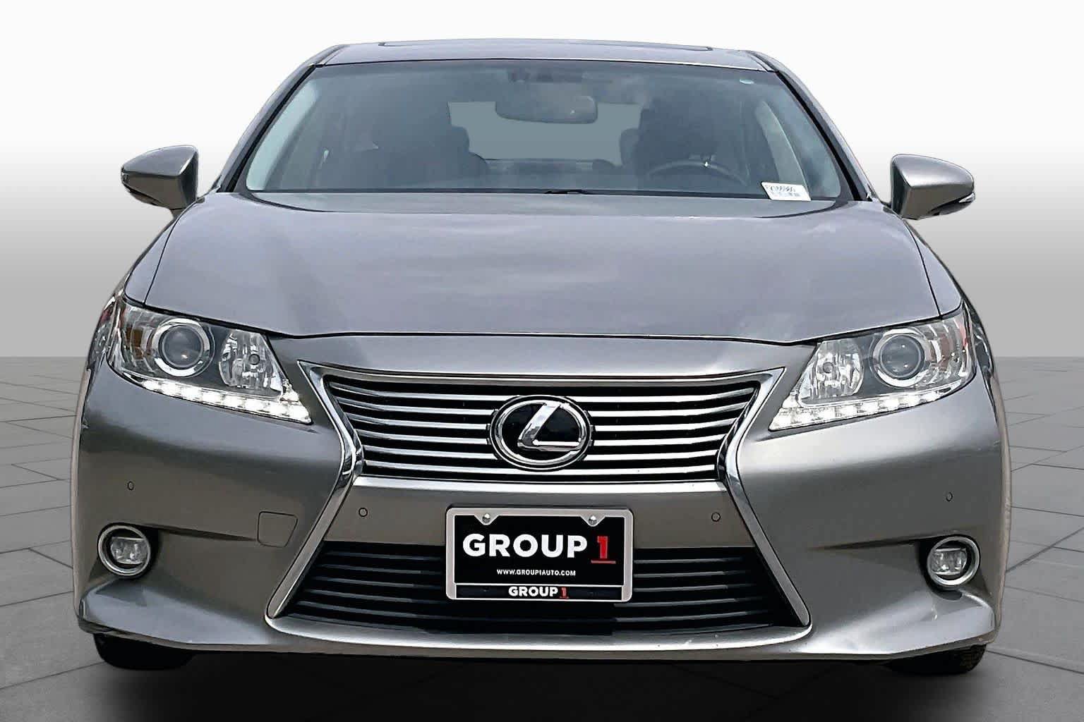 Used 2015 Lexus ES 350 w/ Luxury Package FWD image 4