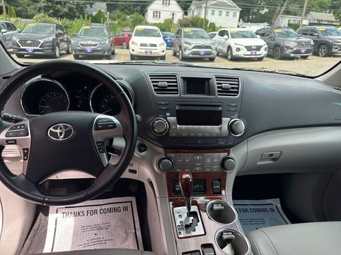 Used 2012 Toyota Highlander Limited w/ Tow Pkg AWD/4WD image 24