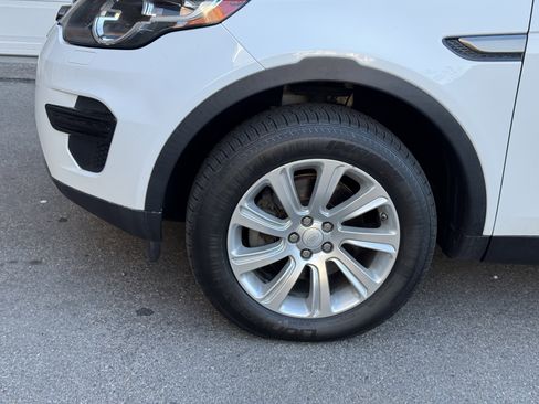 Used 2017 Land Rover Discovery Sport SE image 13