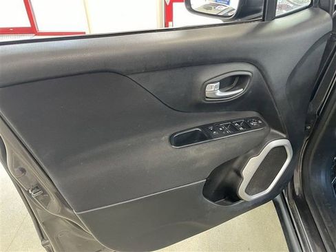 Used 2018 Jeep Renegade Sport w/ Power & Air Group image 11