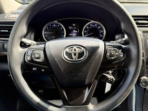 Used 2016 Toyota Camry LE FWD image 12