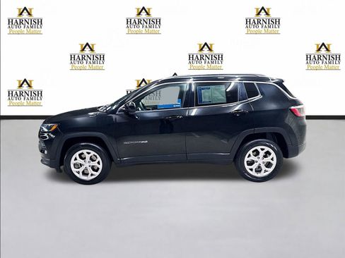 Used 2024 Jeep Compass Latitude AWD/4WD image 9