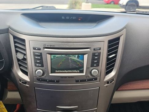 Used 2014 Subaru Outback 2.5i Limited w/ Moonroof Package AWD/4WD image 14