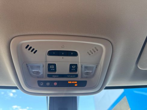 Used 2018 Chevrolet Traverse LT AWD/4WD image 33