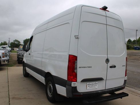 Used 2021 Freightliner Sprinter 2500 RWD image 6