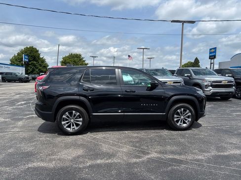 New 2026 Chevrolet Equinox LT w/ Convenience Package II AWD/4WD image 3