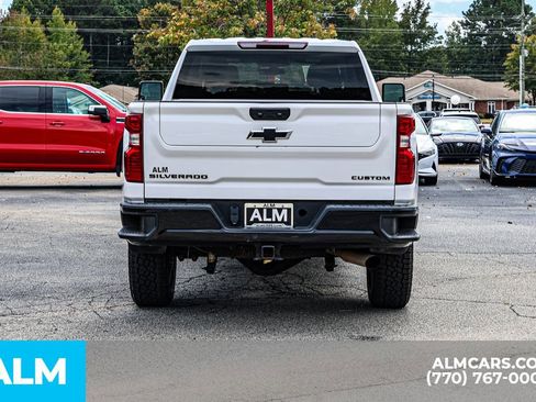 Used 2023 Chevrolet Silverado 2500 Custom w/ Custom Value Package image 12