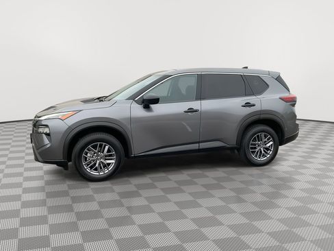 Used 2024 Nissan Rogue S image 3