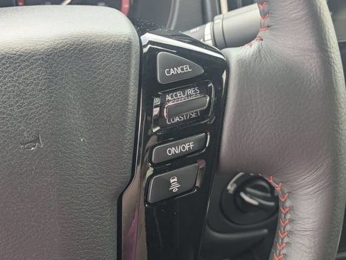 Used 2025 Nissan Frontier PRO-4X AWD/4WD image 17