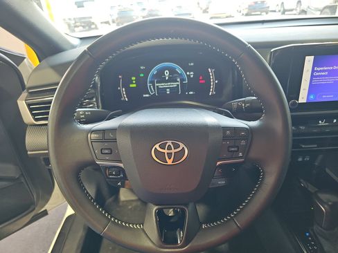 Used 2025 Toyota Camry SE FWD image 10