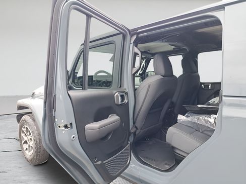 New 2026 Jeep Gladiator Sport AWD/4WD image 11