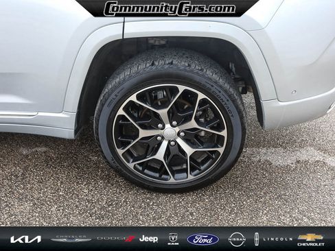Used 2023 Jeep Grand Cherokee Summit image 4
