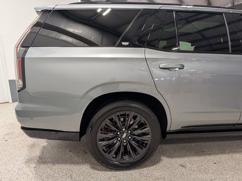 Used 2024 Cadillac Escalade V w/ LPO, ONYX Package image 11