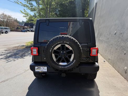 Used 2018 Jeep Wrangler Unlimited Sport S AWD/4WD image 3