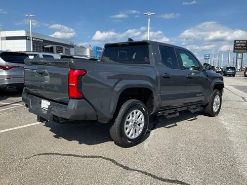Used 2024 Toyota Tacoma SR5 AWD/4WD image 23