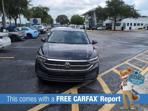 Used 2023 Volkswagen Jetta SE w/ Panoramic Sunroof Package FWD image 2