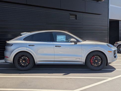 New 2026 Porsche Cayenne GTS image 8