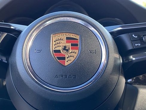 Used 2022 Porsche Macan image 20