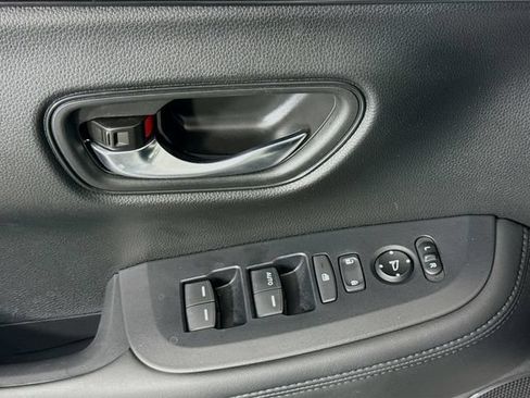 Used 2025 Honda HR-V LX image 17